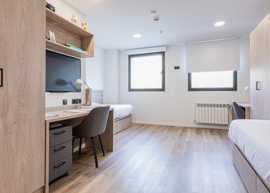 Cheap shared room in Santander
