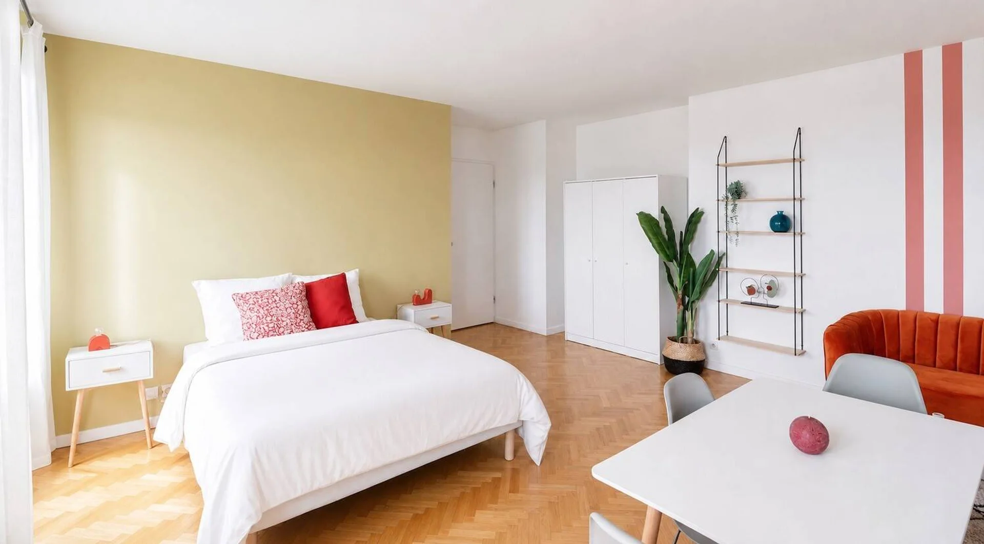 Bright and airy student room with easy university access in 