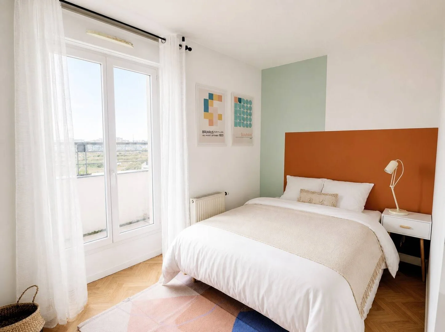 Bright and airy student room with easy university access in 
