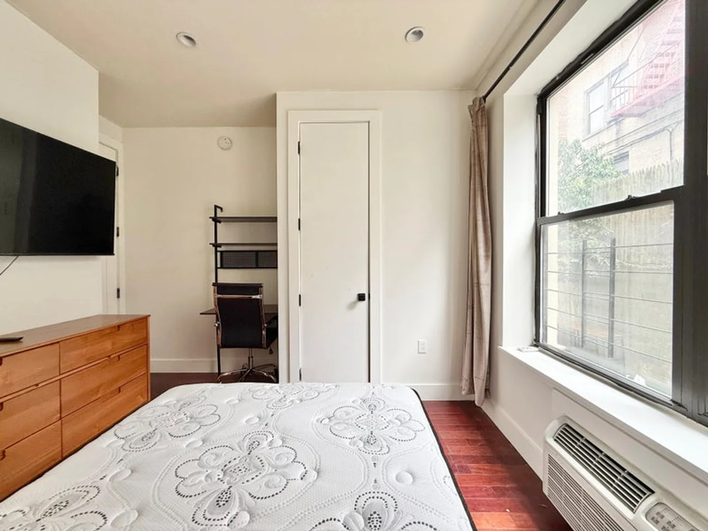 330 Starr Street, 1B, Bushwick, Brooklyn, NY, 11237