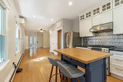 Alojamiento entero en residencia en 40, Woodward St., Unit 1, South Boston, Boston, MA, 02127, imagen 11 de 25