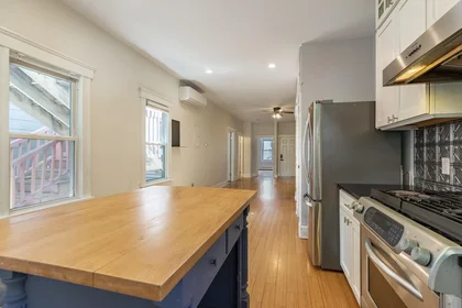 Alojamiento entero en residencia en 40, Woodward St., Unit 1, South Boston, Boston, MA, 02127, imagen 15 de 25