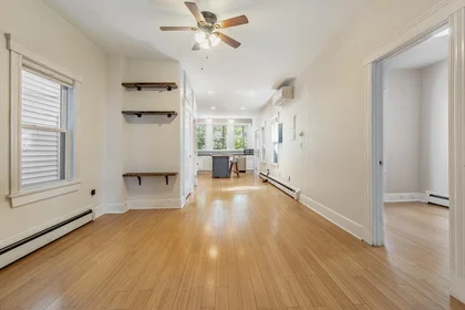 Alojamiento entero en residencia en 40, Woodward St., Unit 1, South Boston, Boston, MA, 02127, imagen 23 de 25