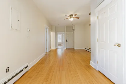 Alojamiento entero en residencia en 40, Woodward St., Unit 1, South Boston, Boston, MA, 02127, imagen 25 de 25