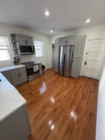 Gesamte Unterkunft im Wohnheim in der 126, Neponset Ave., Unit 3, Dorchester, Boston, MA, 02122, bild 3 von 13