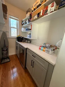 Gesamte Unterkunft im Wohnheim in der 126, Neponset Ave., Unit 3, Dorchester, Boston, MA, 02122, bild 7 von 13