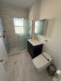 Gesamte Unterkunft im Wohnheim in der 126, Neponset Ave., Unit 3, Dorchester, Boston, MA, 02122, bild 10 von 13