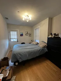 Toda a acomodação em 106, Bremen St., Unit 1, East Boston, Boston, MA, 02128, imagem 1 de 10