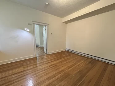 Gesamte Unterkunft im Wohnheim in der 1625, Commonwealth Ave., Unit 1, Brighton, Boston, MA, 02135, bild 2 von 15