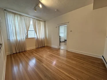 Gesamte Unterkunft im Wohnheim in der 1625, Commonwealth Ave., Unit 1, Brighton, Boston, MA, 02135, bild 11 von 15