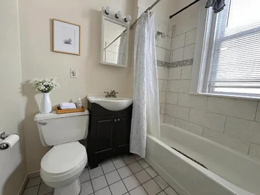 Gesamte Unterkunft im Wohnheim in der 1625, Commonwealth Ave., Unit 1, Brighton, Boston, MA, 02135, bild 15 von 15