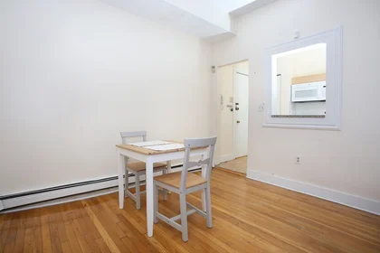 Gesamte Unterkunft im Wohnheim in der 1625, Commonwealth Ave., Unit 1, Brighton, Boston, MA, 02135, bild 8 von 15