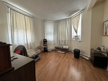 Gesamte Unterkunft im Wohnheim in der 1625, Commonwealth Ave., Unit 1, Brighton, Boston, MA, 02135, bild 4 von 15