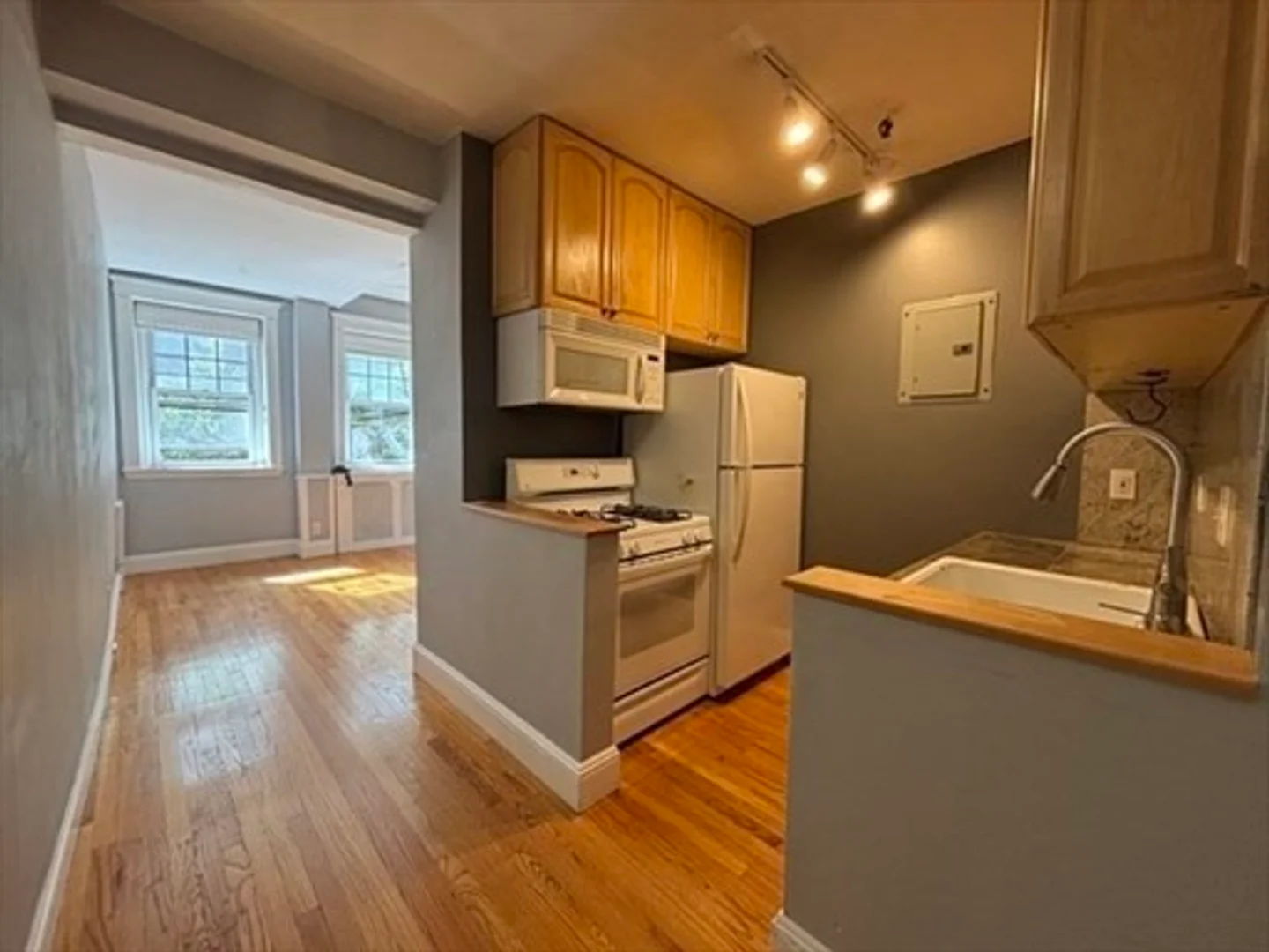2001, Commonwealth Ave., Unit 2, Brighton, Boston, MA, 02135