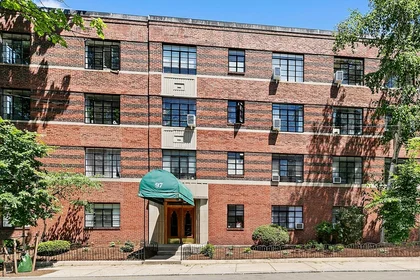Alojamiento entero en residencia en 97, Strathmore Rd., Unit 2, Brighton, Boston, MA, 02135, imagen 3 de 11