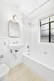 Alojamiento entero en residencia en 97, Strathmore Rd., Unit 2, Brighton, Boston, MA, 02135, imagen 10 de 11