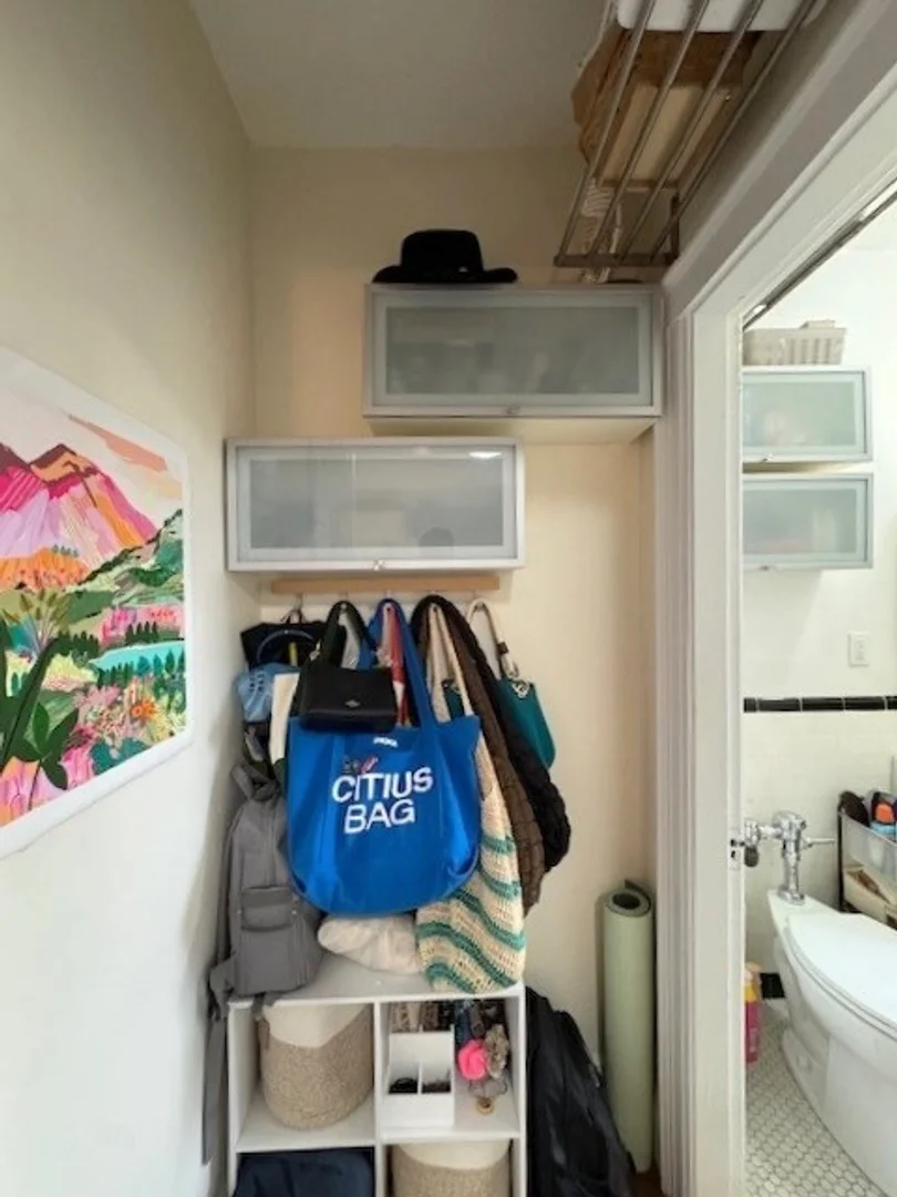 Minimalistisches Studentenstudio in  mit effizientem Grundriss