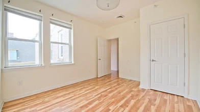Gesamte Unterkunft im Wohnheim in der 39, Bishop Joe L Smith Way, Unit 5, Dorchester, Boston, MA, 02121, bild 11 von 19