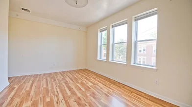 Gesamte Unterkunft im Wohnheim in der 39, Bishop Joe L Smith Way, Unit 5, Dorchester, Boston, MA, 02121, bild 16 von 19