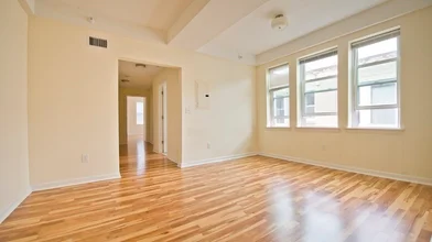 Gesamte Unterkunft im Wohnheim in der 39, Bishop Joe L Smith Way, Unit 5, Dorchester, Boston, MA, 02121, bild 10 von 19