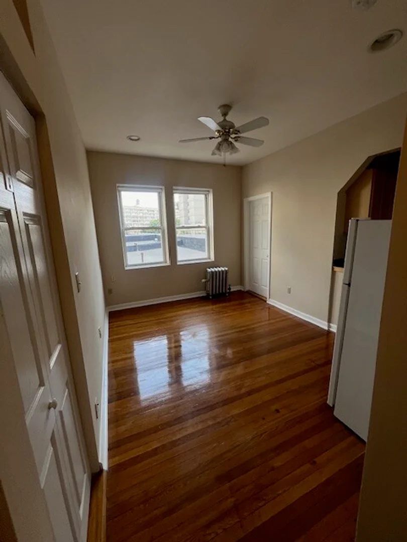 Compact studio apartment ideal for students in 