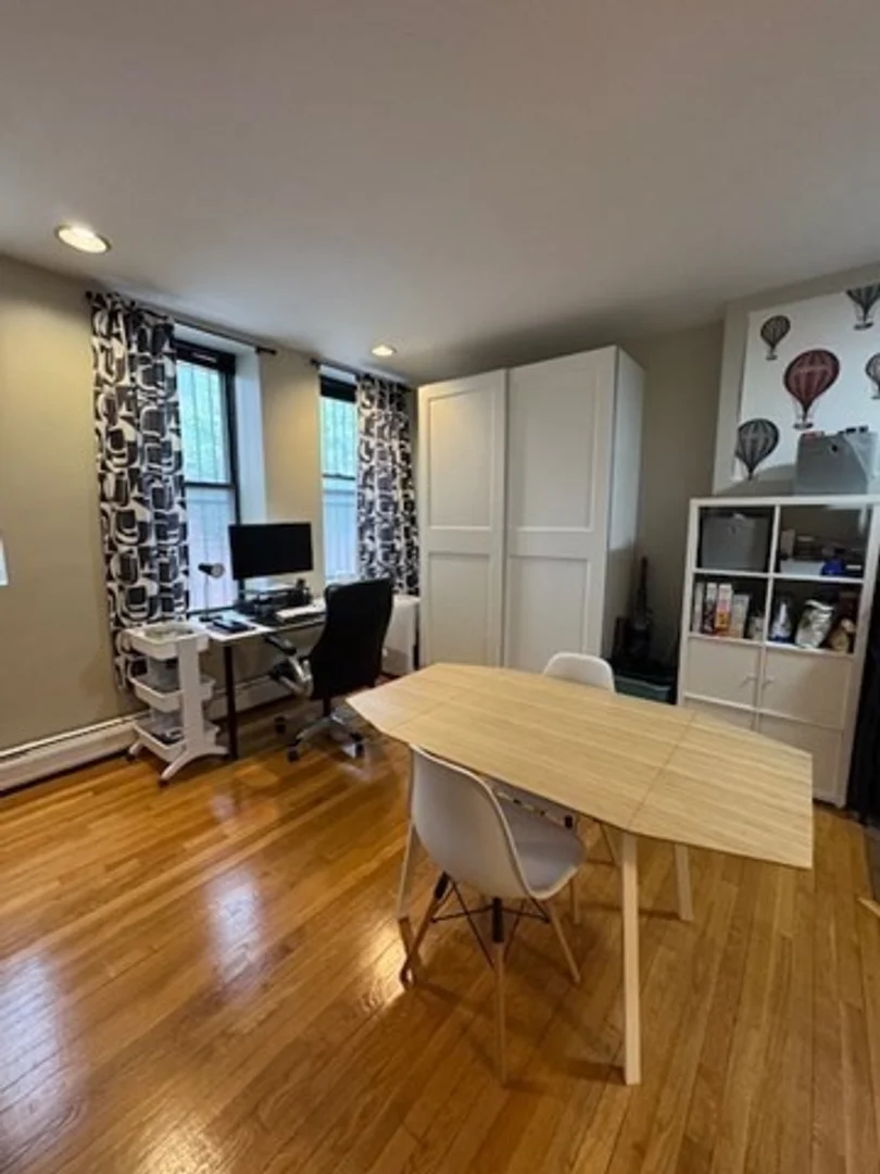 133, Saint Botolph St., Unit 2, Back Bay, Boston, MA, 02115