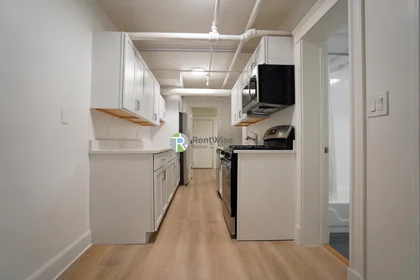 Entire place in residence at 6, Camelot Ct., Unit A, Brighton, Boston, MA, 02135, image 5 of 19