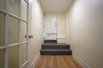 Entire place in residence at 6, Camelot Ct., Unit A, Brighton, Boston, MA, 02135, image 6 of 19