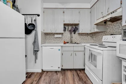 Alojamiento entero en residencia en 10, Scottfield Rd., Unit 2, Allston, Boston, MA, 02134, imagen 5 de 10