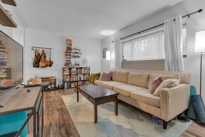 Alojamiento entero en residencia en 10, Scottfield Rd., Unit 2, Allston, Boston, MA, 02134, imagen 6 de 10