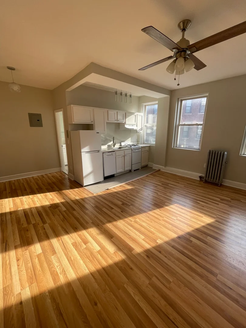 Compact studio apartment ideal for students in 