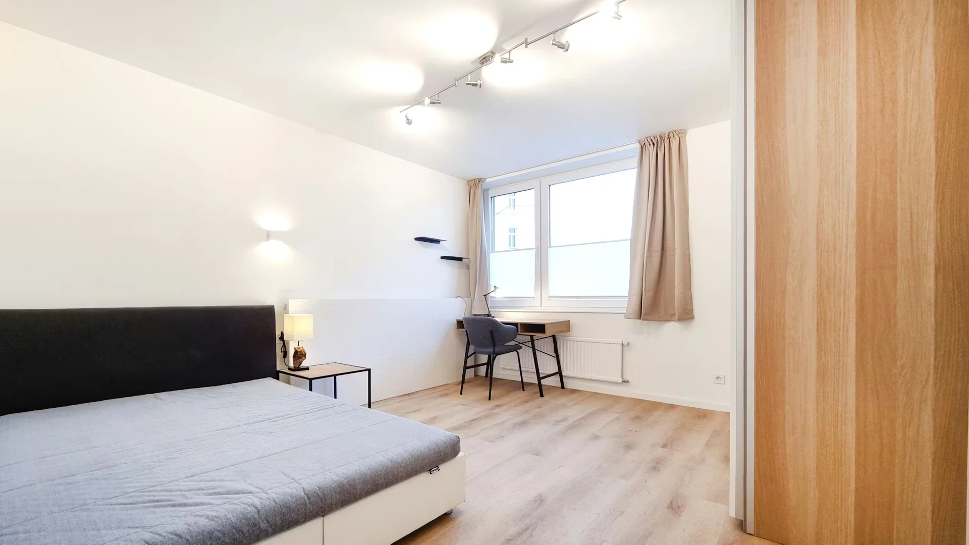Room for rent in student apartment in , fully furnished