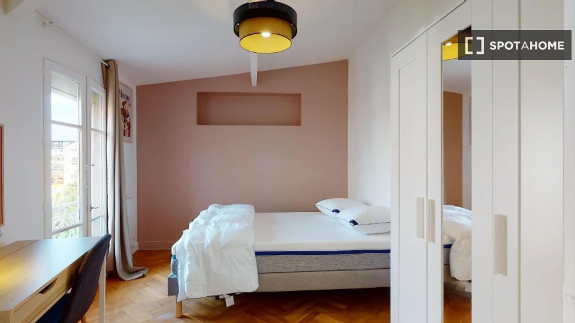 Chambre d'étudiant confortable et spacieuse dans