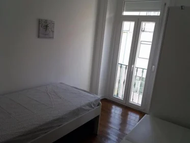Private room at Rua Capitão Renato Baptista, image 1 of 8