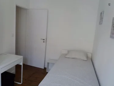 Private room at Rua Capitão Renato Baptista, image 2 of 8
