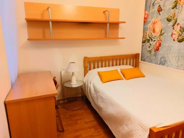 Private room at Rua Gomes Freire, image 1 of 10
