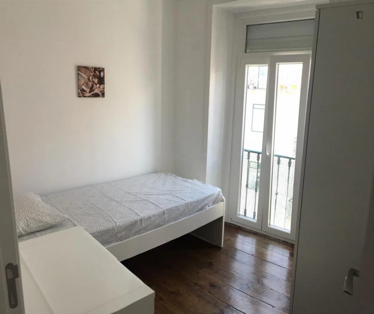 Student-friendly room in  with modern amenities