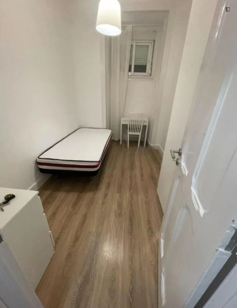 Zimmer in Studentenwohnung in  zu vermieten, voll möbliert