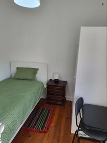 Chambre privée à R. da Quinta do Jacinto, image 1 de 6