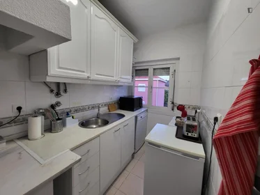 Chambre privée à R. da Quinta do Jacinto, image 4 de 6