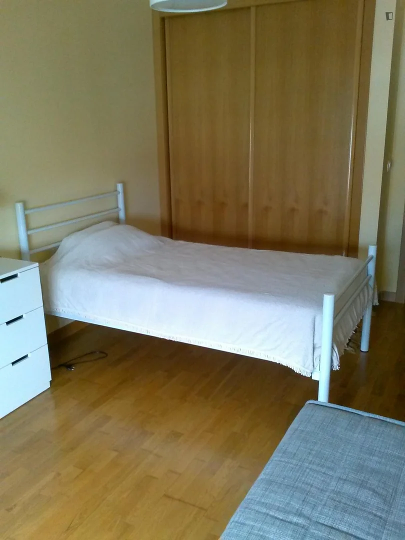 Comfortable and spacious student room in 