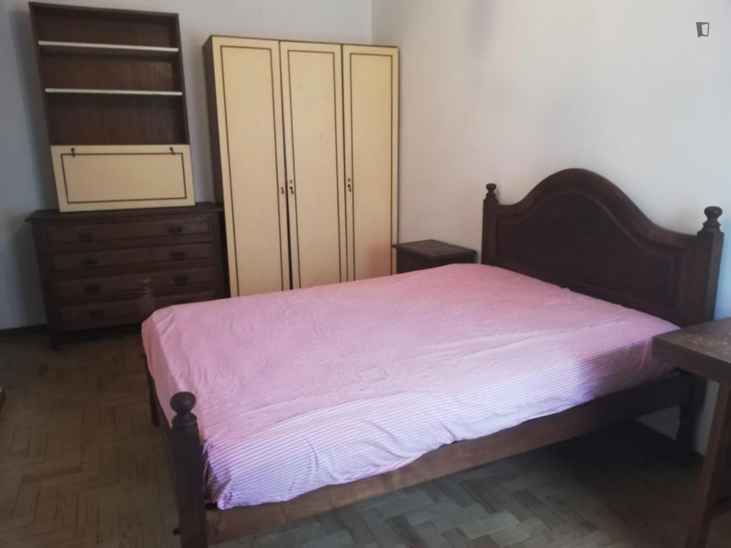 Bezahlbares Zimmer für Studenten mit ausreichender Beleuchtung in 