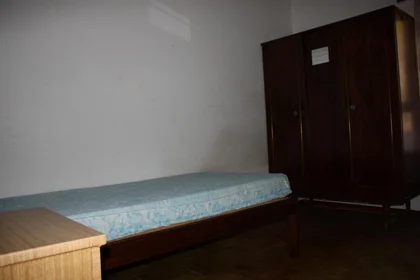 Stanza privata in Rua Fernandes Martins, immagine 1 di 10
