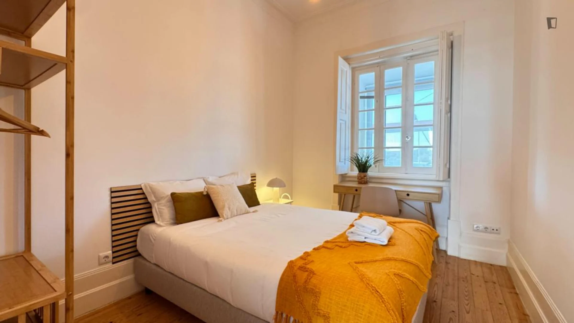 Quarto amigo do estudante em com comodidades modernas
