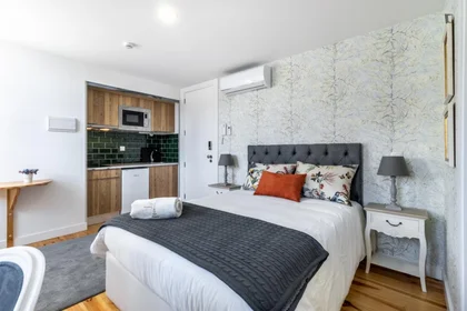 Entire apartment at Rua Pedro Rocha, image 4 of 14