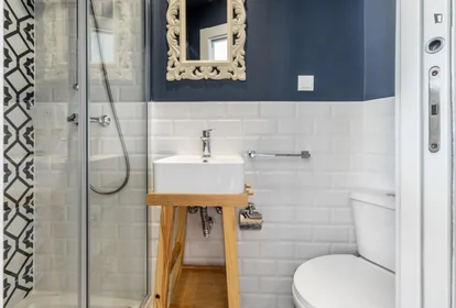 Entire apartment at Rua Pedro Rocha, image 7 of 14