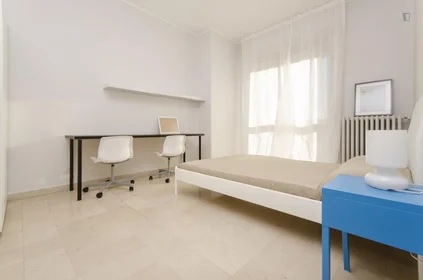 Stanza privata in Piazza Angilberto II, immagine 1 di 10