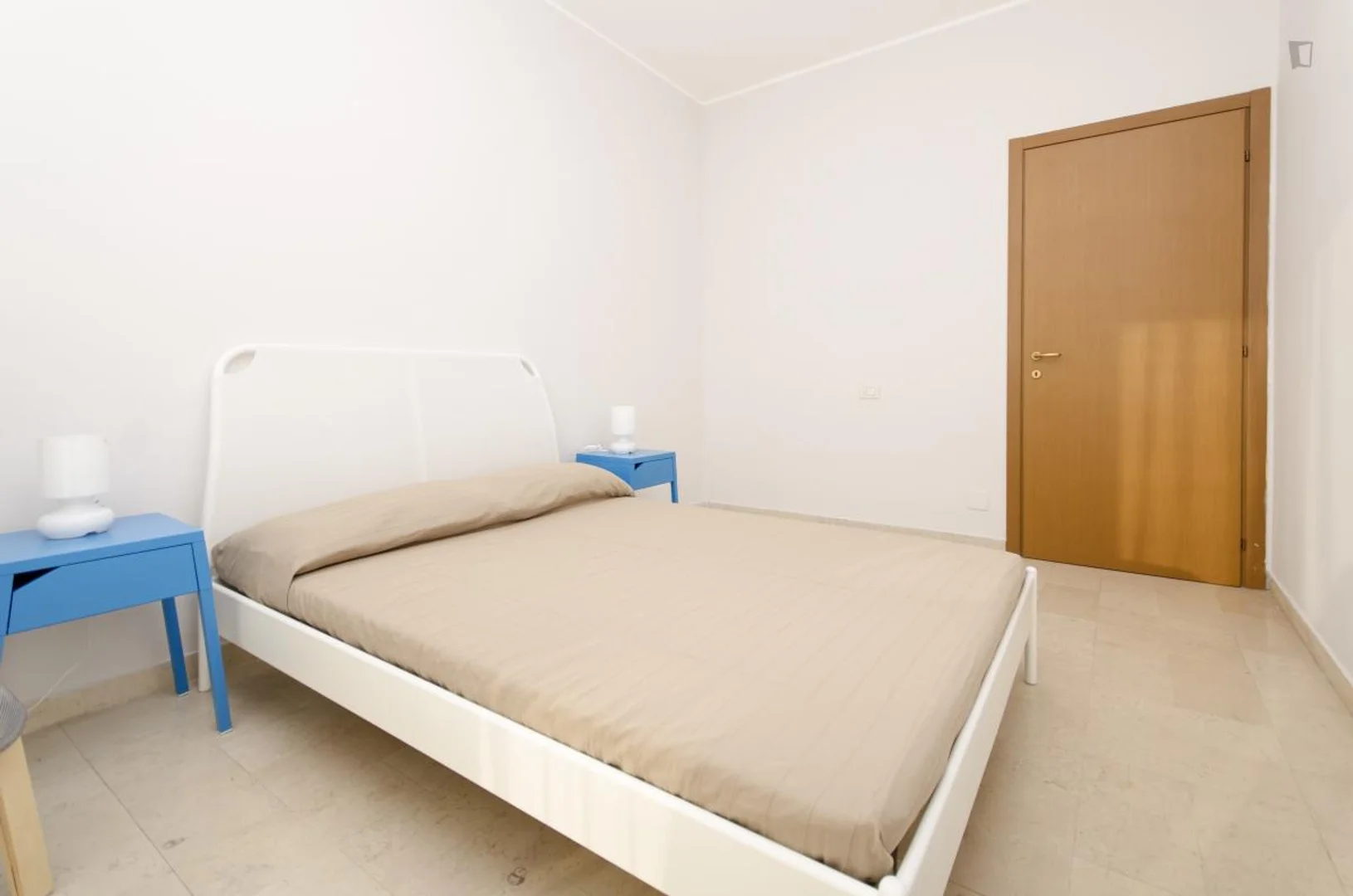 'de öğrenci dairesinde, tamamen mobilyalı kiralık oda