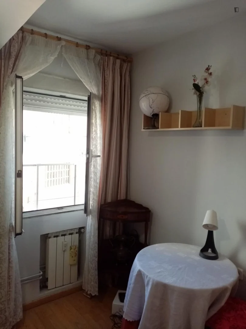Comfortable and spacious student room in 