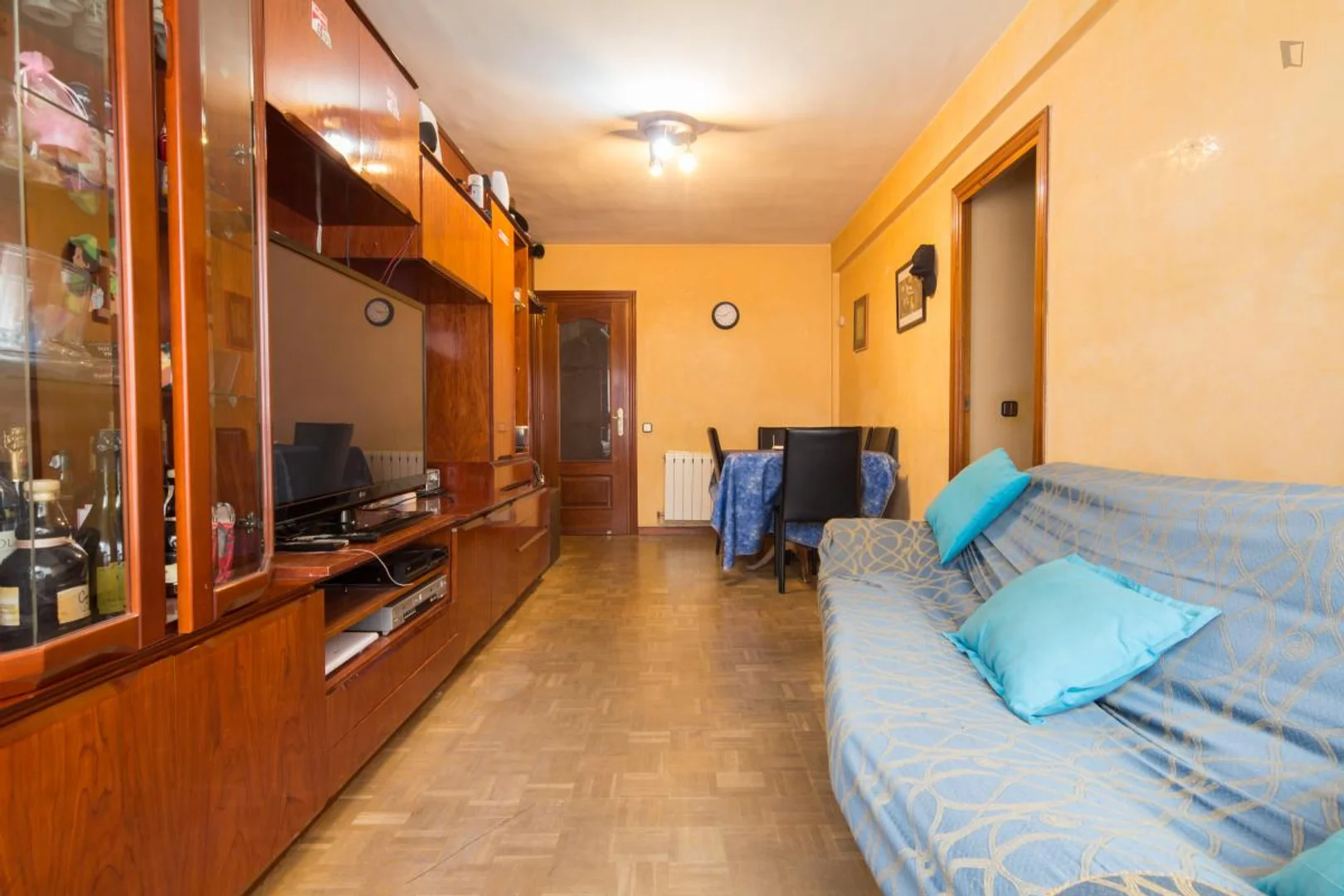 Habitación estudiantil económica con ubicación conveniente en 